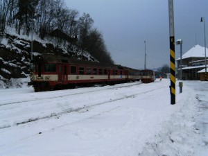 Vlak Sp 1868 odjíždí z žst.Stará Paka